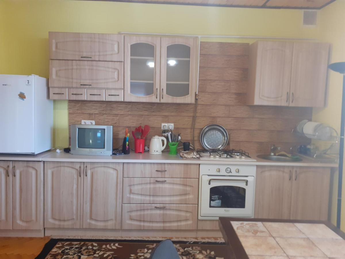 Guest House Viktoria Γιαρέμτσε Εξωτερικό φωτογραφία